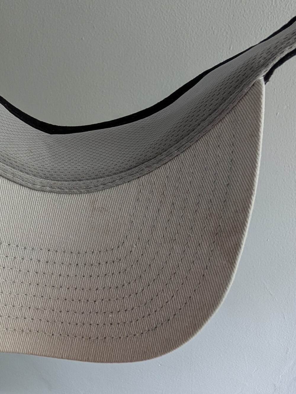 Titleist Footjoy Black Visor with White Embroidered Logo and Trim Golf Tennis - Picture 7 of 8